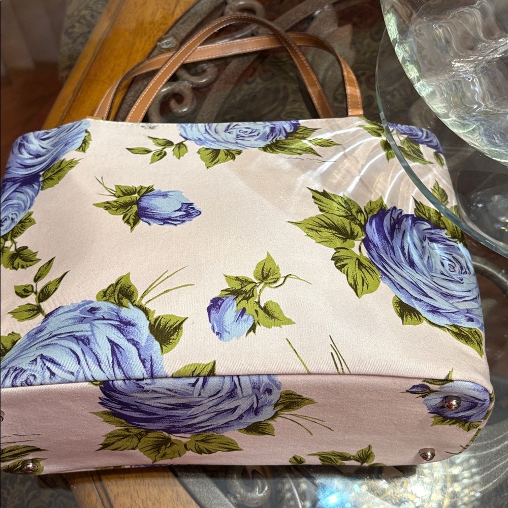 Rare- Kate Spade New York Sam bag featuring a blue cabbage rose - Picture 6 of 12